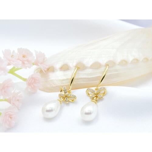 New Fashion Gold Color White shell beads bow earrings Women Elegant Cute Pearl Earrings