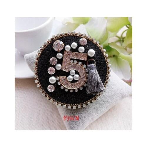Hand-made Crystal Pearls Fashion Number 5 Series Tassel Badge Metal Pin Brooch Jewelry