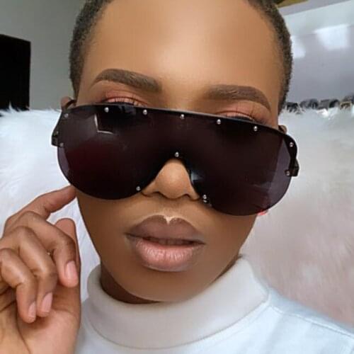 Trend Oversize New Sunglasses Women 2021 Men Brand Design Luxury Sun Glasses Retro Driving Goggles Rivet Decoration Shades UV400
