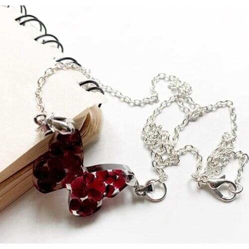 Natural Garnet Stone Pendant Orgone Energy Resin Necklace Butterfly Birth Crystal Chips Resin Orgonite Necklace Insect 1pc