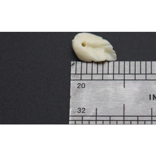 20Pcs 7mm*11mm*3.5mm Carved Artificial Coral leaf Small leaf Beige color for Jewelry making