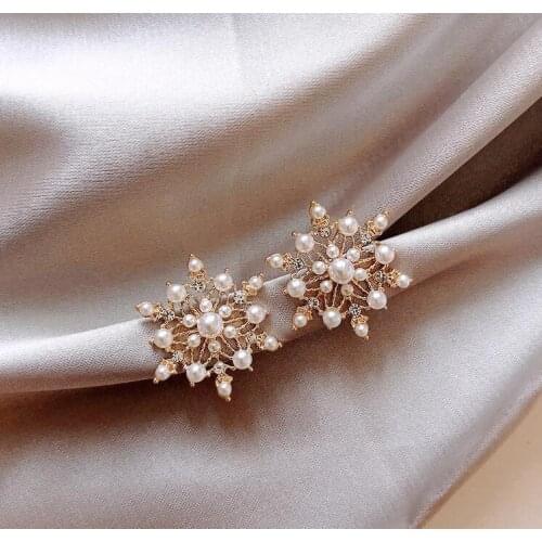Korean high-end design new earrings female ins super fairy temperament personality imitation pearl zircon snowflake earrings