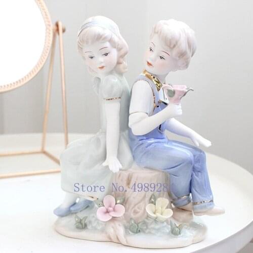 Nordic Creative ceramics lovely Couple Modern home Decorative ornaments Sculpture Desktop decoration wedding miniature figurines