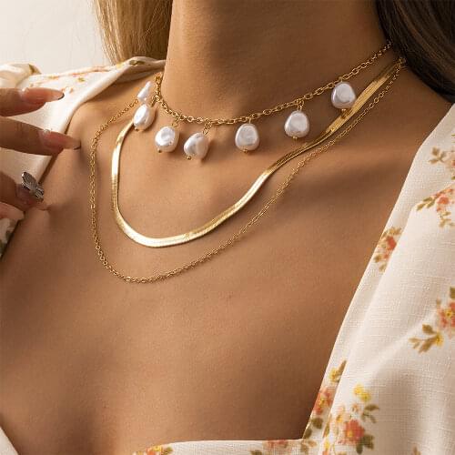 Vintage Baroque Irregular Pearl Lock Chains Necklace Heart Pendant Geometric Angel Pendant Love Necklace for Women Punk Jewelry