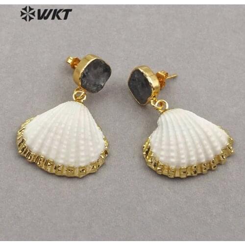 WT-E452 Wholesale Unique black labradorite studs with scallop shell Earrings with stone Elegant Drop Earrings for girl Jewelry