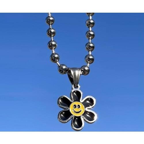 New INS Black Flower Smiley Necklace for Women Y2K Jewelry Vintage Charm Punk Goth Pendant Necklace Egirl Aesthetic Friends Gift