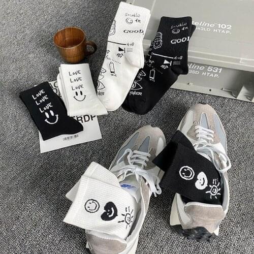 Cute smiley letter funny happy socks couple kawaii slouch socken white black cool street style skarpetki designer calcetines