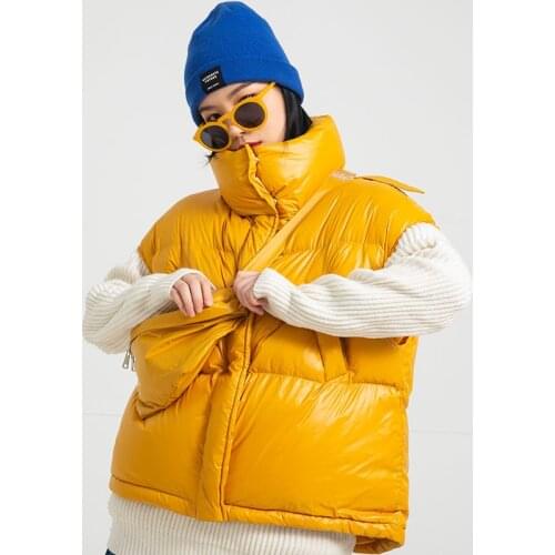 2021 Autumn Winter New Fashion White Duck Down Coats Vest Female Warm Short Puffer Jackets All-Match Waist Bag Ladies Waistcoat