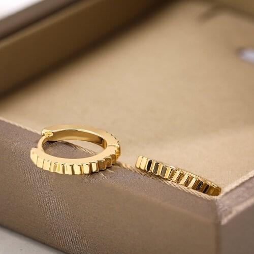 Minimalist Gold Color Gear Shape Small Ear Buckle Cartilage Huggie Hoop Earrings for Women Round Circle Earrings Jewelry