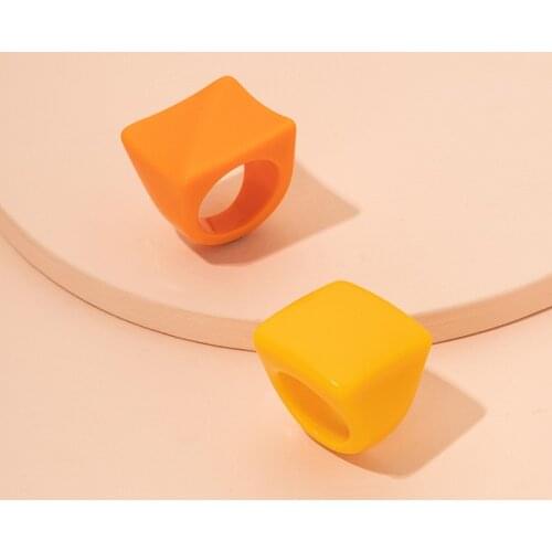 New fashion Geometric Personality Design Yellow Orange Resin Beautiful Rings For Women Boho Simple Acrylic Ring Summer Jewelry
