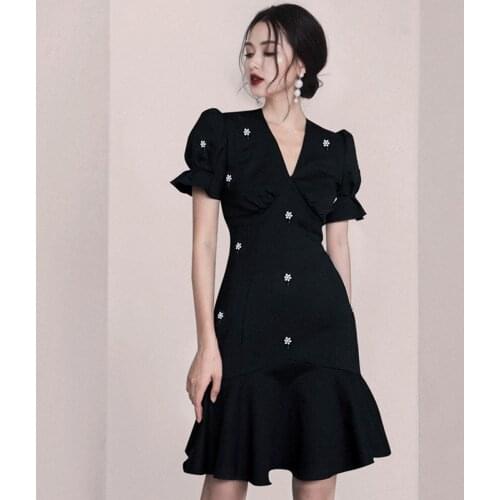 French small black dress Hepburn dress show thin 2020 new summer small temperament pin bead dress goddess model