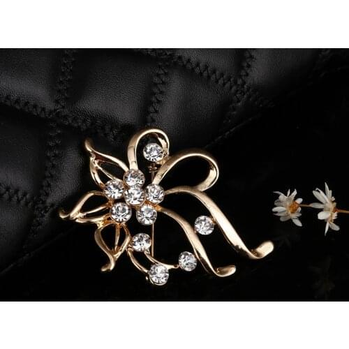 2019 Vintage Rhinestone Flower Brooches For Women Golden Crystal Brooch Pin Fashion Jewelry Coat Accessories Winter Ornament