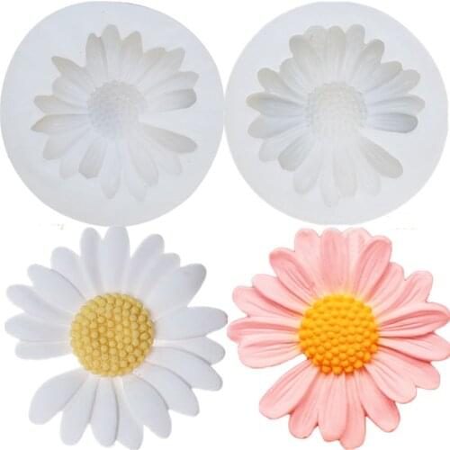 Daisy Chamomile Flower Silicone Mold Car Aromatherapy Epoxy Handmade Soap Candle Mold DIY Decoration Mold