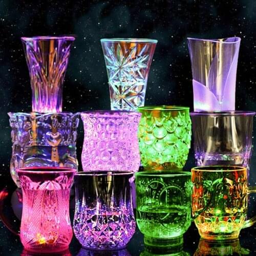 Creative seven color light beer cup LED flash strong wine cup bar KTV drink cup with handle
