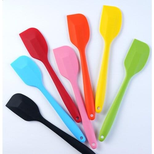 One-Piece All-Inclusive Silicone Spatula Pastry Baking Tools Food Grade Cream Scraper Cake Surface Smoothing Kitchen Accessories
