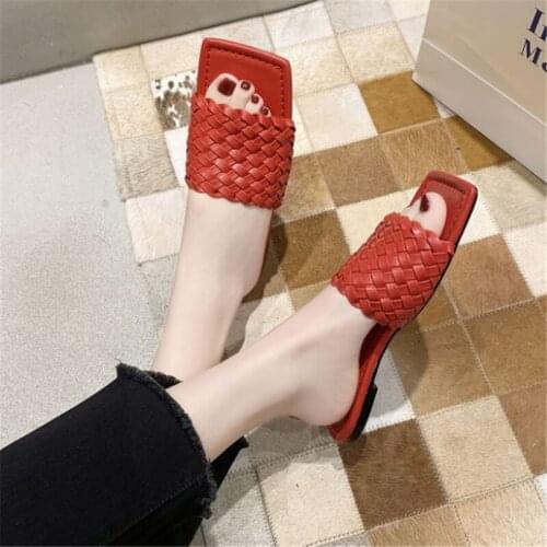 Hot Square Open Toe Flat Slippers Women Weave Plaid Leather Summer Shoes 2020 Popular Casual Beach Shoes Woman Mules Slippers