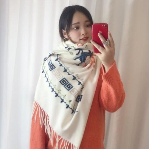 Winter 2020 new Yilu you imitation cashmere womens scarf personalized embroidery scarf fashionable tassel thickened warm shawl