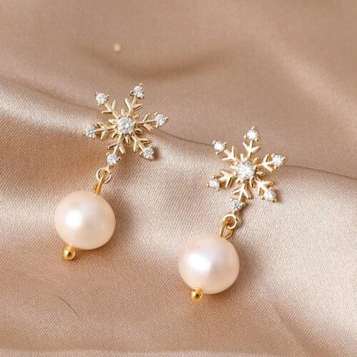 2021 New Style Short Pearl Gold Plated Womens Fashion Exquisite Versatile Jewelry Earrings