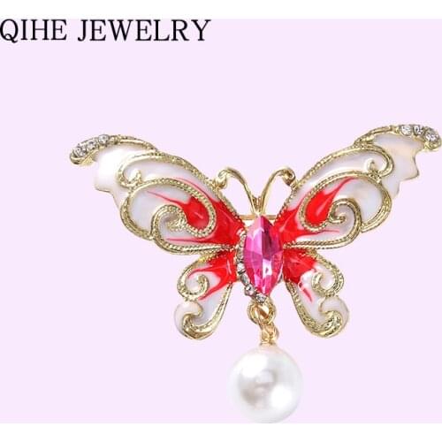 Pearl Butterfly Brooches for Women Vintage Retro Insect Trendy Elegant Badge Corsage Sweater Wedding Dress Party Pins Wholesale