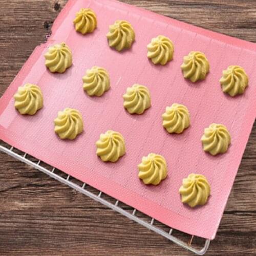 Hollow temperature resistant non-stick breathable mat silicone mat puff biscuits perforated French bread macaron baking mat