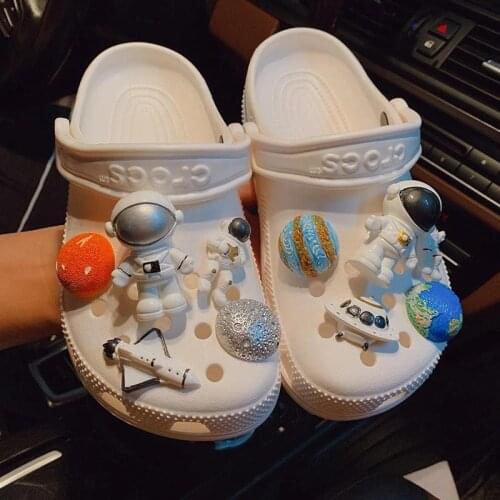 2021 High Quality DIY Croc Decoration Space Astronaut Doll Garden Shoe Buckle Cute Cartoon Croc Charms Designer Fashion Trend