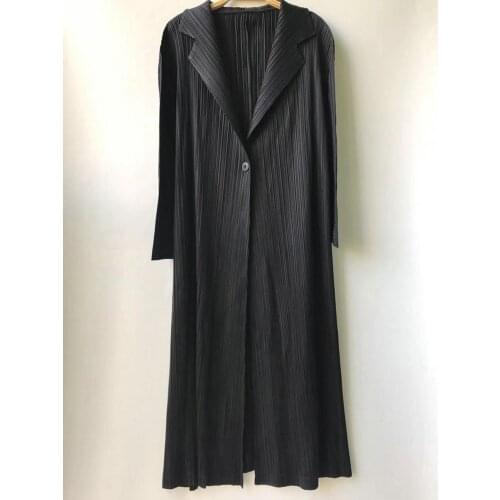 Miyake Pleated Ding Comfortable and Texture Designer Casual Loose Large Size Long Windbreaker Button Jackets