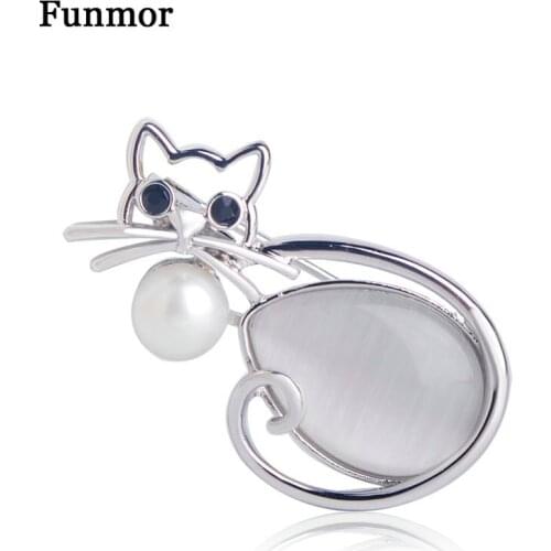 Funmor Lovely Cat Brooches Animal Alloy Pins Kids Women Denim Coat Pullover Blouse Decoration Jewelry Routine Ornaments Presents