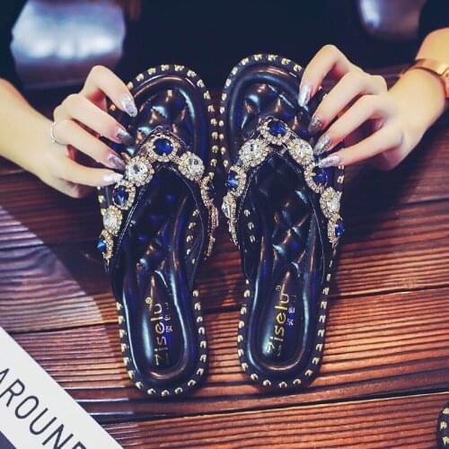 Flip Foot Flip-flops Female Summer Wear 2018 New Flat Bottom Wild Rhinestone Sandals