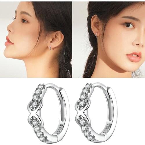 Fashion Light weight Small Hoops Earrings for Women Ladies Minimal Charming Earrings Stud Thin Hoops Gift
