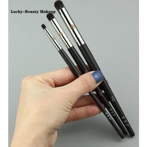 Lucky-Beauty Small round head concealer brush is suitable for concealing acne marks, dark circles, freckles, tear ditch marks