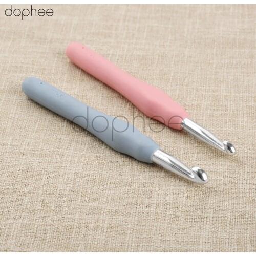 Dophee 2pcs/set Hook Knitting Needles 7mm/8mm TPR Handle Crochet Hook Thick Head Tools Light Color DIY Craft Accessories