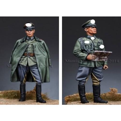 Two resin soldiers 1:35