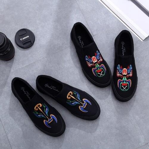 Ethnic Style White Sneakers Men Embroidery Casual Shoes Slip on Canvas Shoes Men Loafers Comfortable Vulcanized Shoes