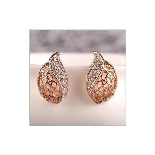New fashionSmall fresh leaf bud love hollow earrings For Women girl Accessories jewelry wholesale