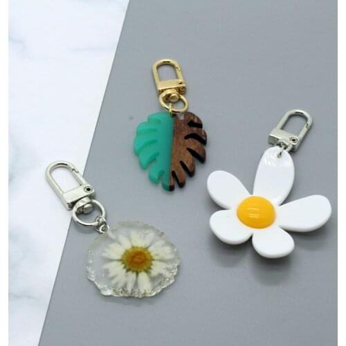 1 PC Resin Flower Leaf Keychain Key Ring For Women Gift Unique Funny Creative Daisy Simulation Plant Bag Car Keychain F422
