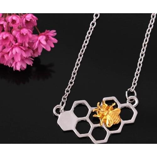 Wholesale Silver Gold Bee On The Honeycomb Necklaces & Pendants Fashion Animal Geometric Necklace Charm Custom Jewelery