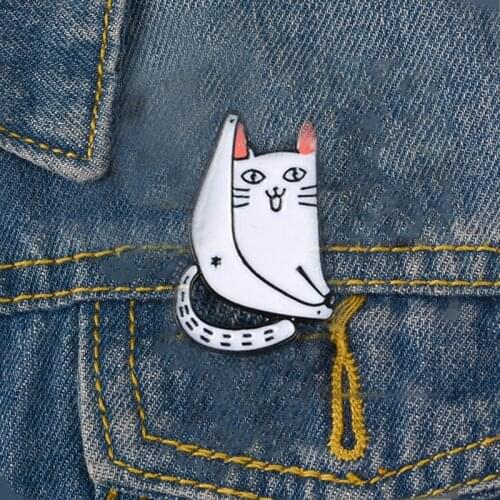 New Cute Splits Cat Brooches for Women Simple Funny Animal Pins Jewelry Enamel Pin Jackets Collar Badge for Dancer