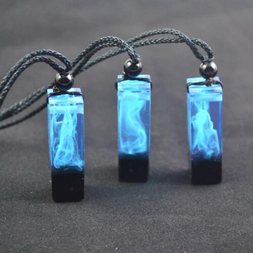 Snow mountain necklace, unique mountain scenery, resin handicraft jewelry pendant gift