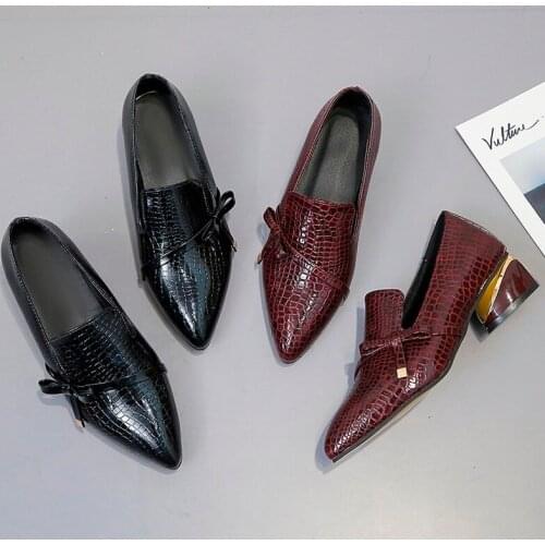 2019 Fashion Sexy Ladies Pumps Square Mid Heels Pointed Toe Casual Shoes Crocodile Pattern Leather Slip on Office Women Shoes