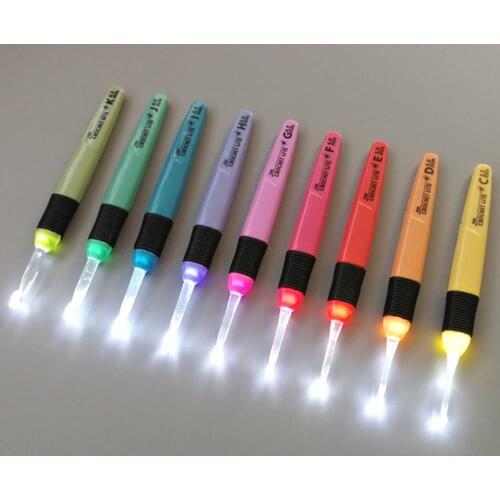 1 pc LED Light Crochet Hooks Knitting Needles Weaving AccessoriesToolsCrochet Hooks DIY Luminous Knitting Needle tool