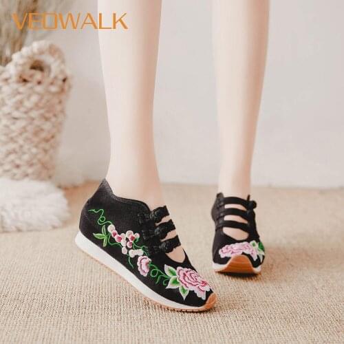 Veowalk Flower Embroidered Womens Platforms Travel Shoes 5cm hidden platforms Ladies Casual Canvas Pumps Zapatos Mujer