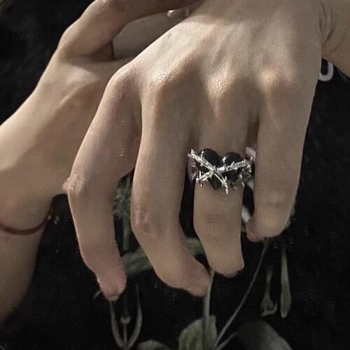 Irregular Metal Thorn Heart Ring Hot Girl Punk Personality Opening Ring Personality Romantic Womens Bar Hip Hop Party Jewelry