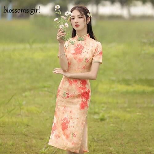 Cheongsam Qipao Chinese Traditional Dress Embroidery Elegant Improved Cheongsams Oriental Party Summer Floral Dresses for Women