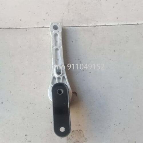 CAR swi ngs upp ort Vol ksw age nAu diP ass at Mat atf ore ngi nea ndf our str oke eng ine spe ed