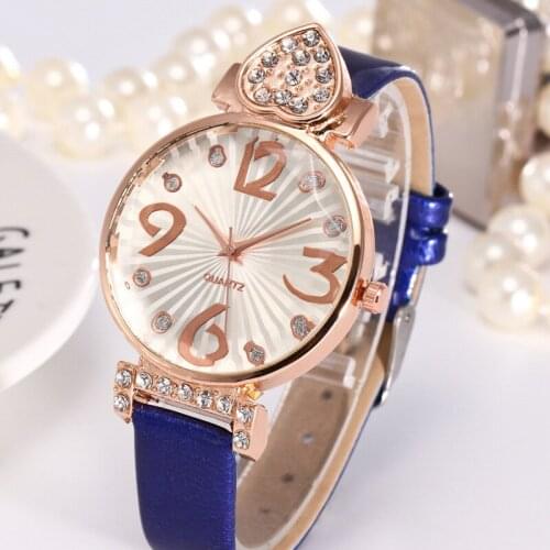 2021 New Big Number Ladies Fashion Watch Gold Case Fashion Diamond Peach Heart Quartz Watch