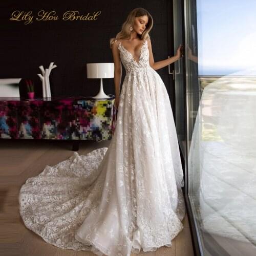 New Arrival Stunning Wedding Dress Illusion Top Beaded Lace Appliques A-line Bridal Gowns V Back Zipper up Tv02