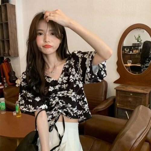 Blouse Women Temperament V-neck Short-sleeved Floral Shirt Female Design Sense Niche Summer New Loose Casual Top