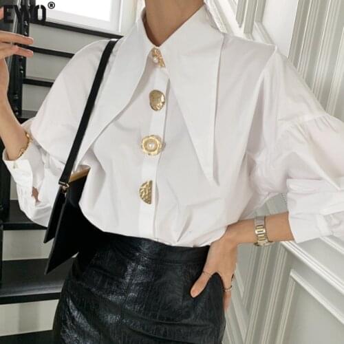 [EWQ]Pointed Collar Long Lantern Sleeve Chic Ladies Blouse White Trendy Clothing Sequined Gold Buttons Shirt Blusas 2021 Autumn