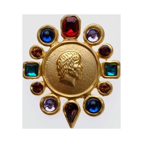 Amorita boutique gold human fine brooche