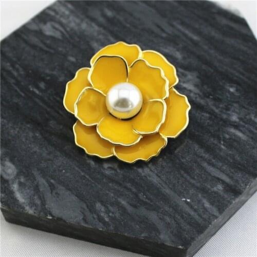 Yellow enamel three-layer flower brooch Auspicious and Ruyi Five Elements Transit Drop Oil Style Accessory Pin